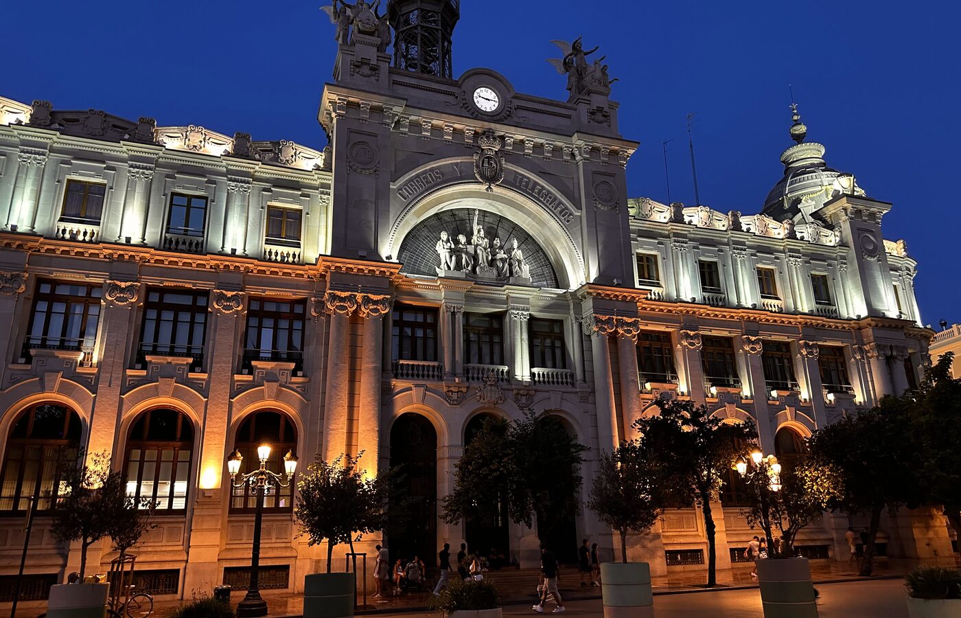 Canadian with EU Citizenship Moving to Spain: Residence, Work Rights, and Family in Andalusia