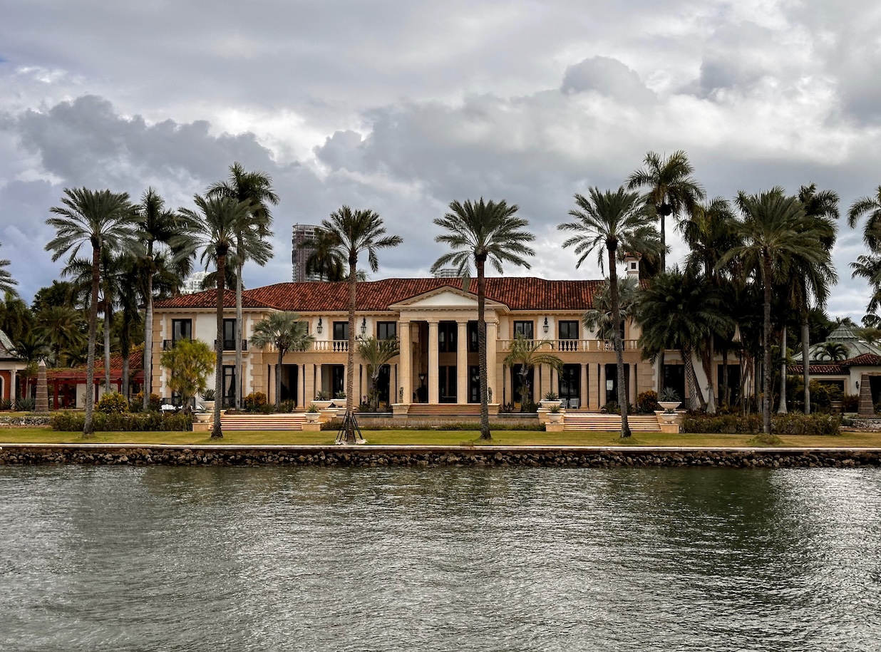 Miami / South Florida Housing Market Forecast 2025–2026: Homes Hold, Condos Under Pressure